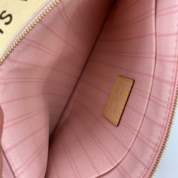 💎✨LIKE NEW✨💎  WRISTLET BY LOUIS VUITTON - Picture 8 of 9